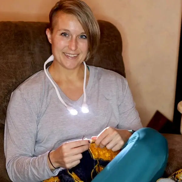 💡 Knitting Light